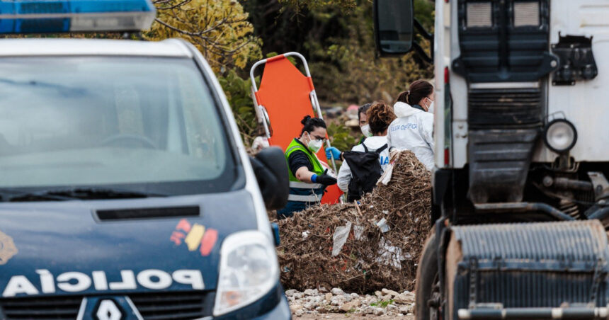 Cei mai mulți dintre cei decedați în urma inundațiilor din Valencia se aflau în interiorul clădirilor. 1 majoritatea oamenilor gasiti decedati in urma inundatiilor din valencia se aflau in spatii inchise 673a144605bcf