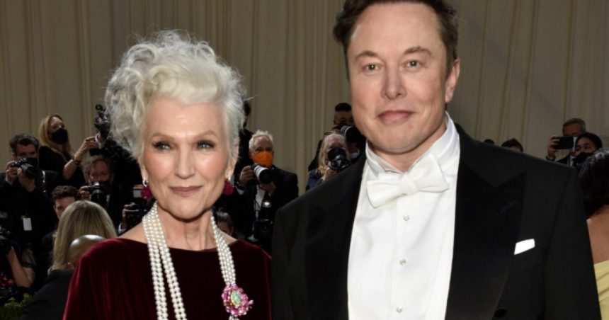 mama lui elon musk a starnit un val de reactii cu un tweet rasist in ziua alegerilor din statele unite 672bc1bb9e5c2