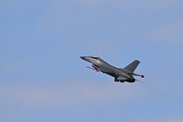 mapn anunta ca au fost ridicate de la sol doua avioane f 16 dupa alerta aeriana din judetul tulcea 672867d3b159d