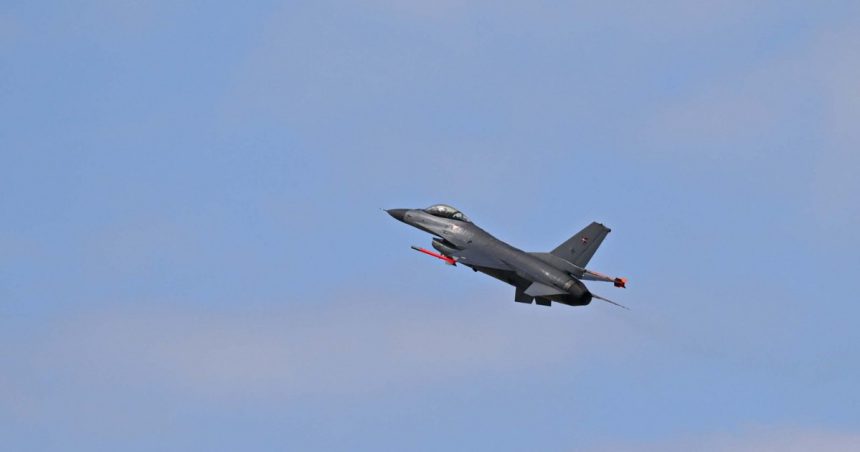 mapn anunta ca au fost ridicate de la sol doua avioane f 16 dupa alerta aeriana din judetul tulcea 672867d3b159d