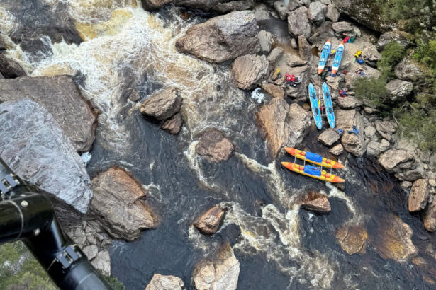 misiune dramatica de salvare a unui caiacist blocat intre stanci pe un rau in tasmania salvatorii au fost nevoiti sa i taie piciorul 6742f0006fba1
