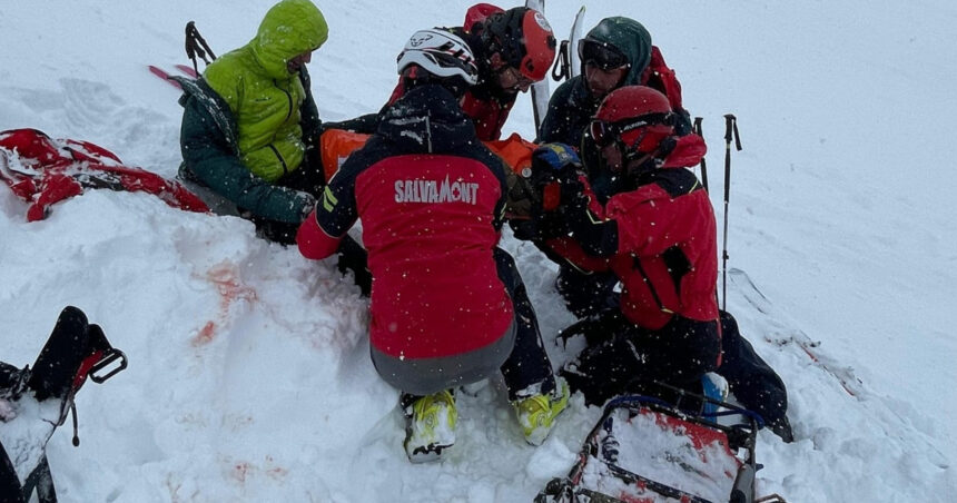 news alert doi turisti surprinsi de avalansa la balea lac i a adus si i a aruncat peste stanci in ce stare se afla 674b07a760418