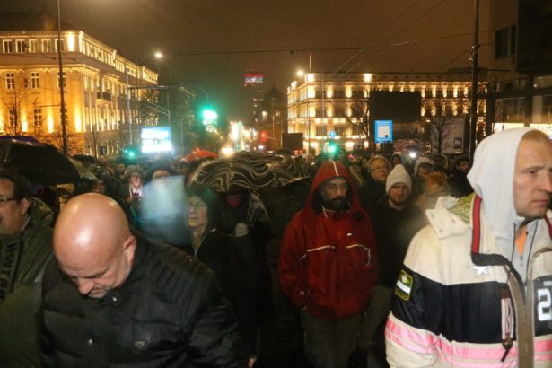 noi proteste in serbia impotriva guvernului dupa incidentul cu victime din gara novi sad mii de persoane au iesit in strada la belgrad 6733133b719c1