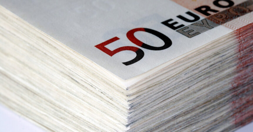 O româncă a furat de la pensionari austrieci, lăsându-i fără mii de euro. Cum a încercat să evite închisoarea: „Nu a păstrat banii” 1 o romanca a jefuit pensionari austrieci si i a lasat fara mii de euro cum a incercat sa scape de inchisoare nu a pastrat banii 673898bb9c5ba