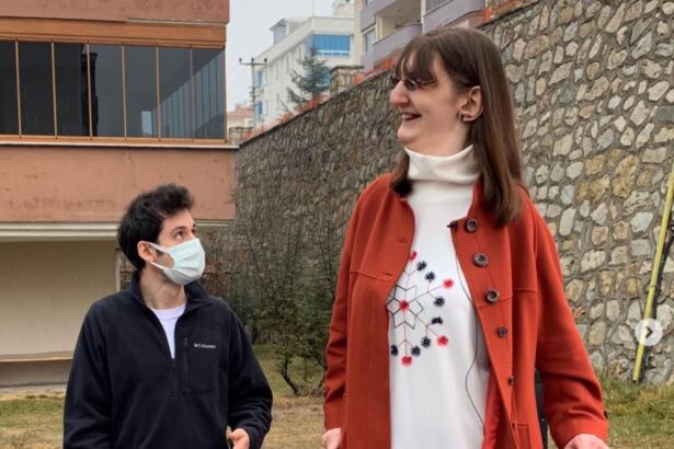 o tanara de 24 de ani din turcia este cea mai inalta femeie din lume ce inaltime are 6745e0dc8eb04