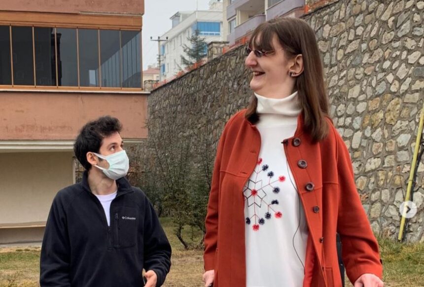 o tanara de 24 de ani din turcia este cea mai inalta femeie din lume ce inaltime are 6745e0dc8eb04