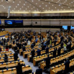 Parlamentul European a convenit asupra aprobării noii echipe a Comisiei Europene. Care este data validării? 3 parlamentul european a ajuns la un acord politic pentru aprobarea noii echipe a comisiei europene cand va fi validarea 673e2890872c5