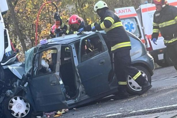 patru persoane au murit intr un accident grav pe dn15 in judetul mures circulatia este blocata iar traficul este deviat 6727973abca7b