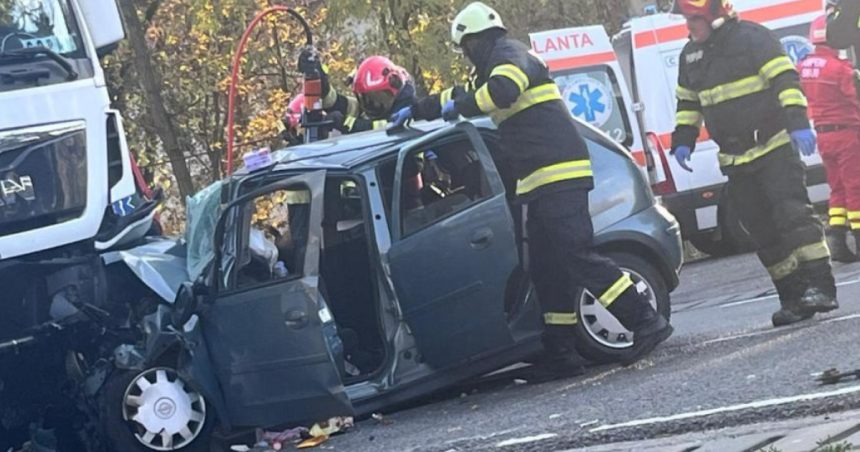 patru persoane au murit intr un accident grav pe dn15 in judetul mures circulatia este blocata iar traficul este deviat 6727973abca7b