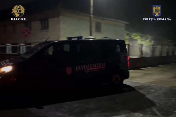 perchezitii de amploare in judetul arad la o grupare specializata in procurarea si vanzarea de droguri si substante psihoactive 67331ababf02e