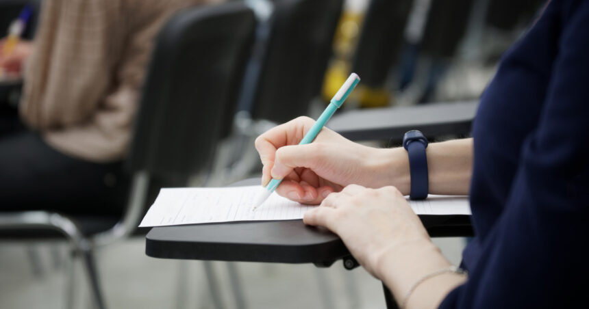 Peste 10.000 de candidați participă duminică la examenul de admitere în rezidențiat 2024. Când vor fi publicate rezultatele? 1 peste 10 000 de candidati sustin duminica examenul de intrare in rezidentiat 2024 cand se vor afisa rezultatele 6739ca9856ad2