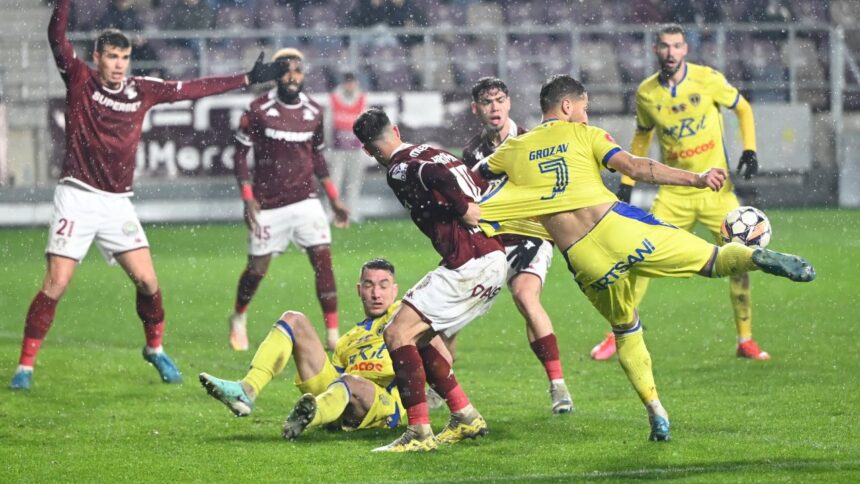 probleme la rapid petrolul var ul a functionat doar in repriza a doua 674ad8a5261de