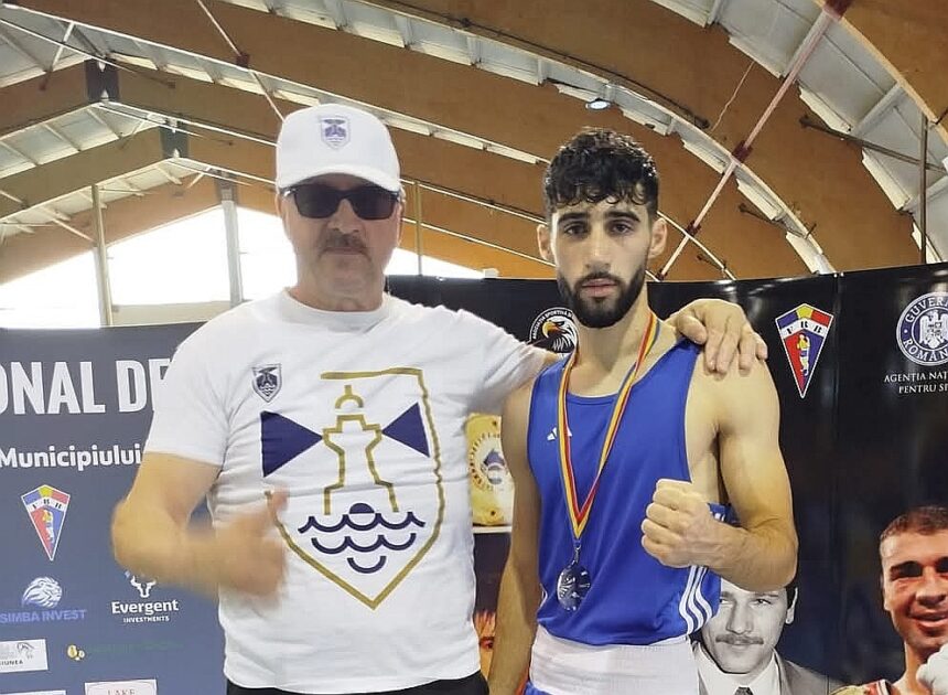 Pugilistul Angelo Tutunea de la CSM Constanța a obținut medalia de argint la Campionatele Naționale de tineret. 1 pugilistul de la csm constanta angelo tutunea a luat argintul la nationalele de tineret 673d08c85a0c9