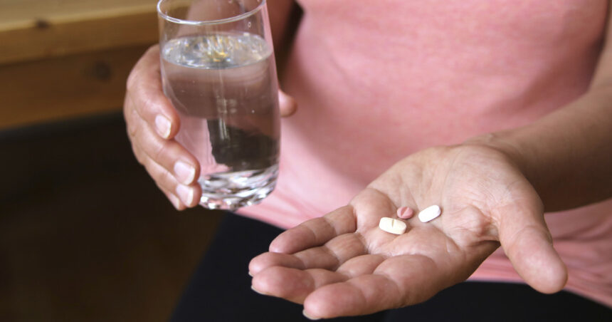 Rezistența la medicamente antimicrobiene, inclusiv antibiotice, cauzează anual 1,3 milioane de decese. 1 rezistenta la medicamente antimicrobiene inclusiv antibiotice ucide 13 milioane de oameni in fiecare an 673af54945bf2