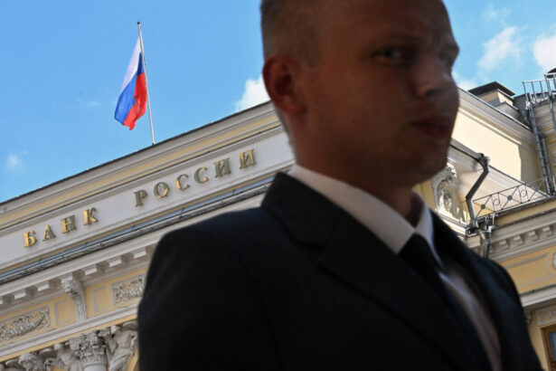 rubla ruseasca e in picaj liber oligarhii sunt furiosi pe masurile luate de banca centrala a rusiei 6747730b29e29