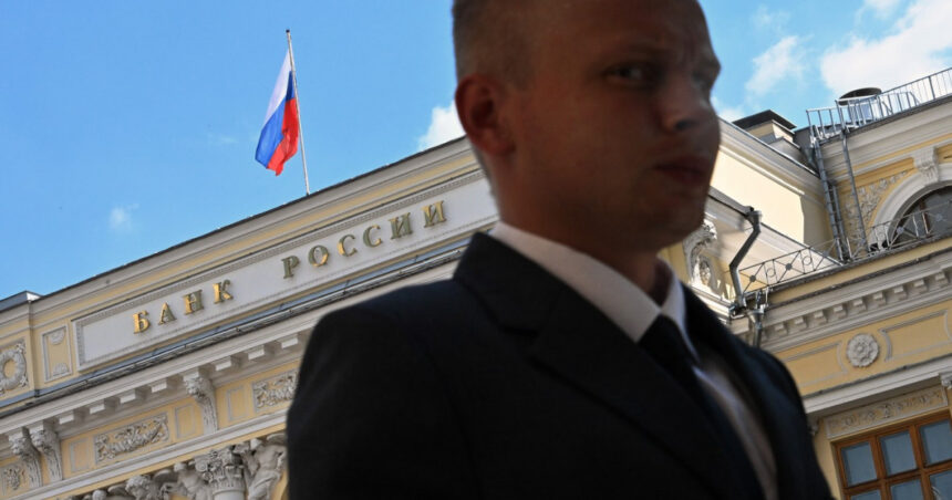 rubla ruseasca e in picaj liber oligarhii sunt furiosi pe masurile luate de banca centrala a rusiei 6747730b29e29
