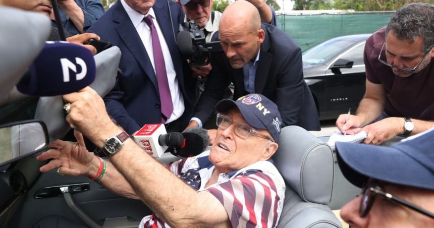 rudy giuliani spune ca nu mai are bani pentru mancare si a facut un apel pentru donatii mi au confiscat toti banii 6733720c10b82