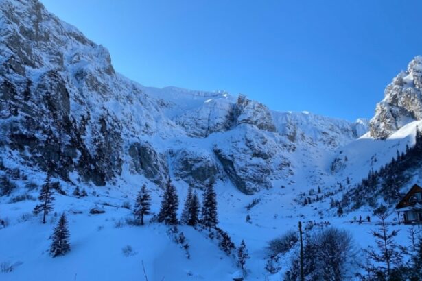 salvamont pericol de avalanse la peste 1 800 de metri in acest weekend 6741c10ca29e0