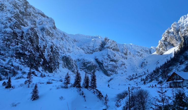 salvamont pericol de avalanse la peste 1 800 de metri in acest weekend 6741c10ca29e0
