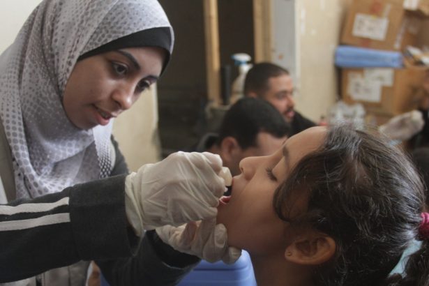 sase raniti intre care patru copii intr un atac asupra unui centru de vaccinare din gaza oms 672726f920bb8