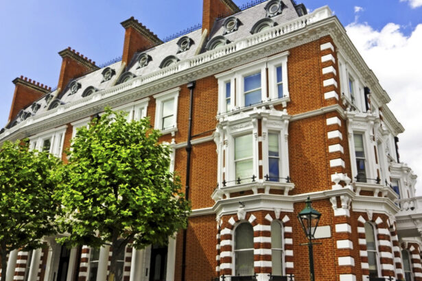 scandal imobiliar la londra o bogatasa georgiana acuza ca i a fost vanduta o vila istorica plina de molii cat a costat cladirea 673a296039c57