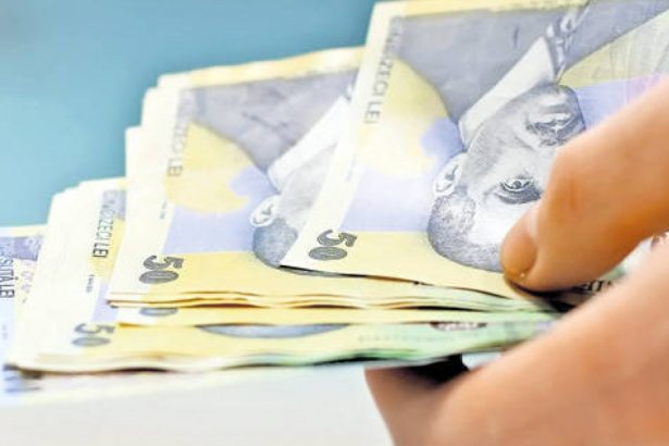 sindicalistii acuza guvernul ca pregateste pe ascuns un plan de austeritate si ca vrea sa inghete salariul minim brut pe tara 67348f631773a