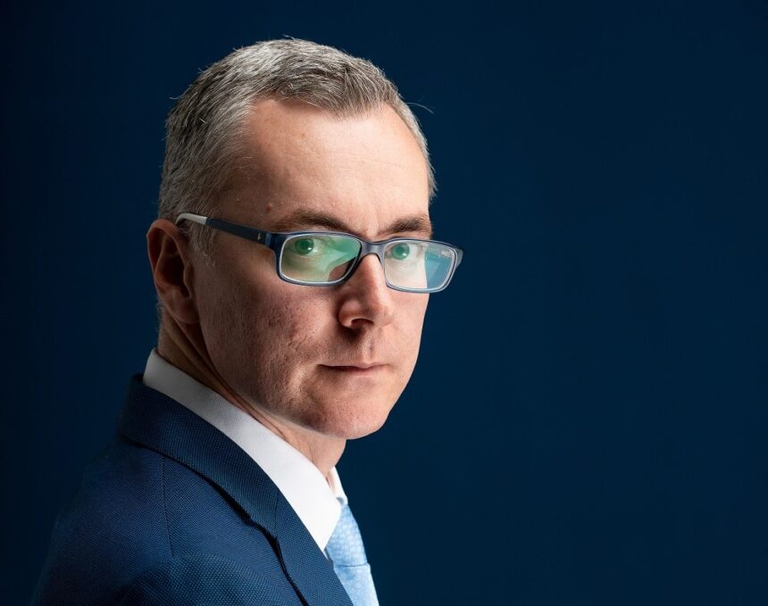 Stelian Ion, „politicianul” care nu știe decât să mintă și să jignească: „PSD a avut oameni în toate instituțiile statului și a picat. Au fost proști rău și ticăloși!” 1 stelian ion portret e1601292883554