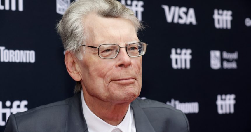 Stephen King a declarat că nu va mai scrie pe X. Care este motivul menționat de cunoscutul autor? 1 stephen king a anuntat ca nu va mai scrie pe x care este motivul invocat de celebrul autor 673737132f17c