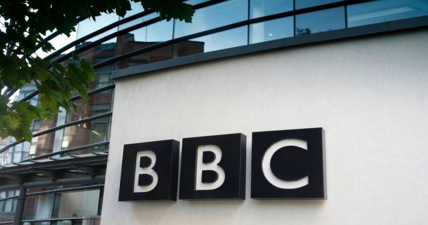 sute de jurnalisti si personalitati acuza bbc de partinire in favoarea israelului si cer sa revina la corectitudine si impartialitate 67253618f181d
