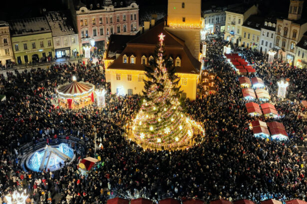 targul de craciun din brasov poate fi vizitat incepand de vineri 29 noiembrie casutele din piata mare au un concept nou in acest an 67383f6fce925