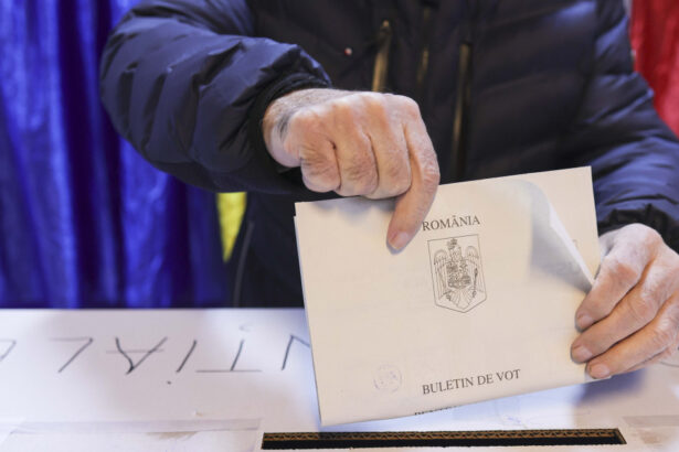 the guardian ce urmeaza dupa victoria socanta a ultranationalistului in primul tur la alegerile din romania 6746ef839cd4d