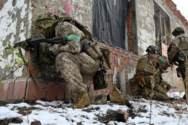 ucraina pregateste o lege a demobilizarii in prezent recrutii ucraineni pot reveni in civilie doar daca sunt raniti pe front 67364f099dda3