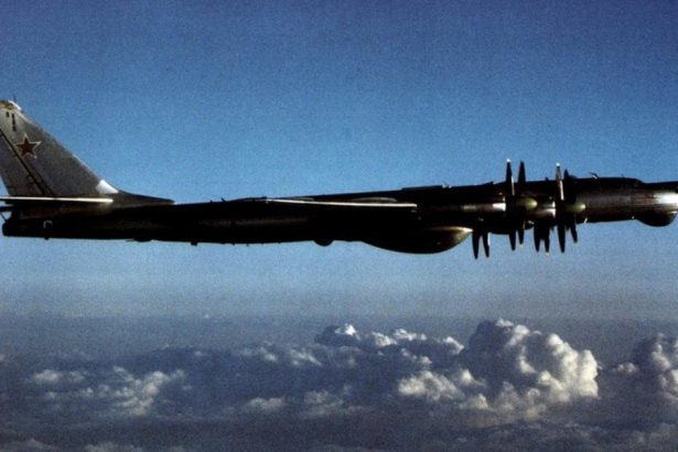 un avion militar rus a fost detectat in apropierea spatiului aerian britanic ursul e cel mai mare bombardier startegic al lui putin 67374522db252