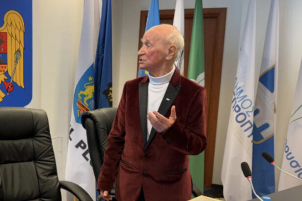 un supravietuitor al holocaustului cetatean de onoare la ploiesti indeamna alegatorii sa voteze pentru viitorul alaturi de europa 6749d98e08b39