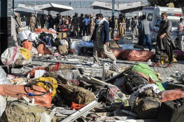 video atentat cu bomba intr o gara din pakistan cel putin 25 de morti si zeci de raniti in urma atacului 672f29c54b295
