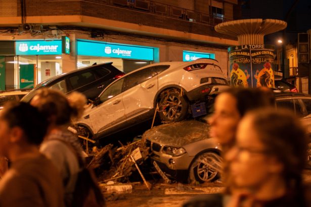 video cum au ajuns inundatiile din valencia sa fie atat de mortale ce greseli au facut autoritatile 6725e389be362