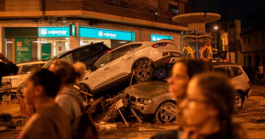 video cum au ajuns inundatiile din valencia sa fie atat de mortale ce greseli au facut autoritatile 6725e389be362