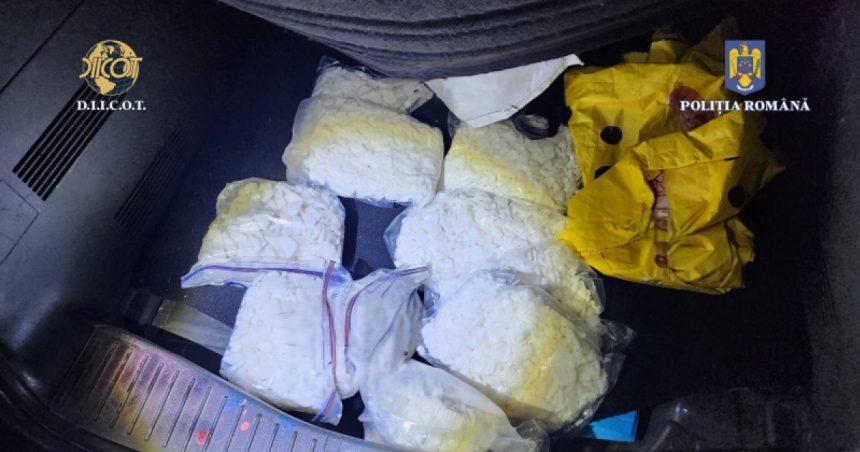 video doi clujeni prinsi cu 17 kilograme de droguri in portbagaj unul dintre ei a ascuns cheia masinii in lenjeria intima 67320f8a2bab5