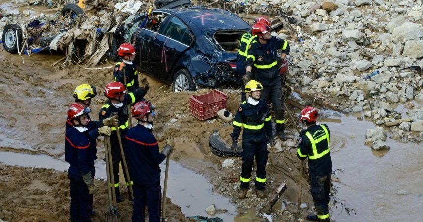 Încă doi români au fost identificați printre decedații din Spania, în urma inundațiilor devastatoare. 1 video inca doi romani au fost identificati printre decedatii din spania in urma inundatiilor catastrofale 6736642370f9f