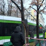 Incident grav în Piața Unirii: un stâlp metalic a căzut peste un tramvai de pe linia 32, iar circulația tramvaielor este restricționată. 3 video incident grav in piata unirii un stalp metalic a cazut peste un tramvai de pe linia 32 circulatia tramvaielor restrictionata 67333343ac01a