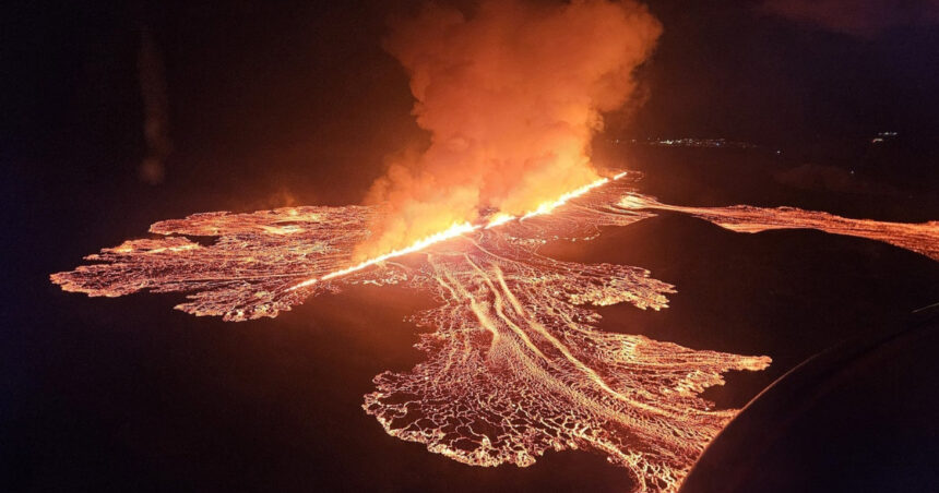 video lava provenita de la eruptia unui vulcan a inghitit parcarea unui celebru centru spa geotermal din islanda 67406ca037feb
