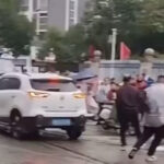 video mai multi elevi au fost raniti dupa ce o masina a intrat in multime in fata unei scoli din china 673c31bd56332