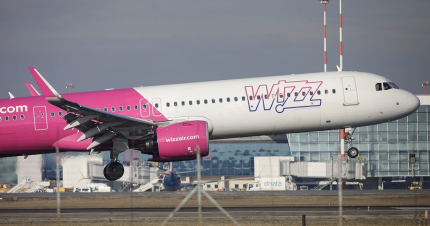 Membrii echipajului unui zbor Wizz Air din Cluj au inhalat vapori toxici în cabina aeronavei. Răspunsul companiei aeriene. 1 video membrii echipajului unui zbor wizz air din cluj au inhalat vapori toxici in cabina aeronavei raspunsul companiei aeriene 6734a29ad143e