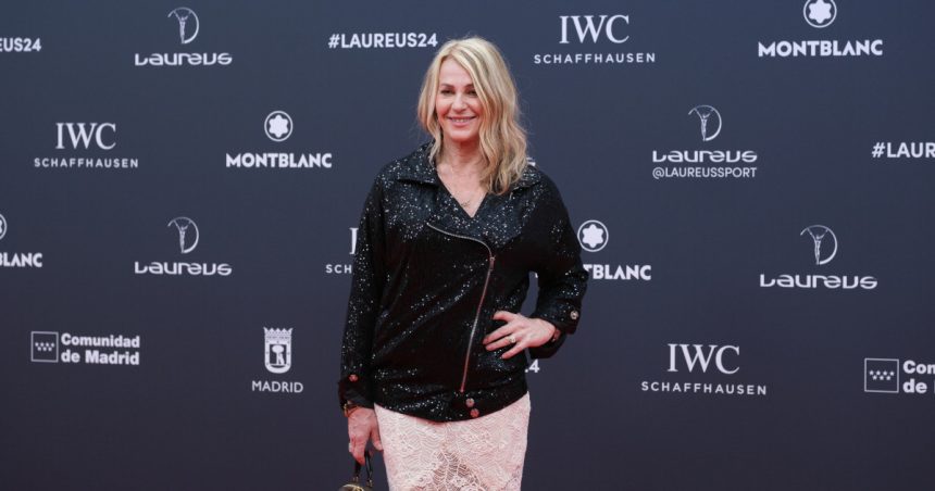 Nadia Comăneci, „Zeiţa de la Montreal”, împlinește 63 de ani. Mesajul emoționant al marii campioane 1 video nadia comaneci zeita de la montreal implineste 63 de ani mesajul emotionant transmis de marea campioana 673305a226a64
