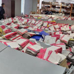 video o grefiera de la tribunalul bucuresti a fost ingropata sub un morman de dosare si metal dupa ce rafturi de arhiva au cazut peste ea 673c6ec2cffa7