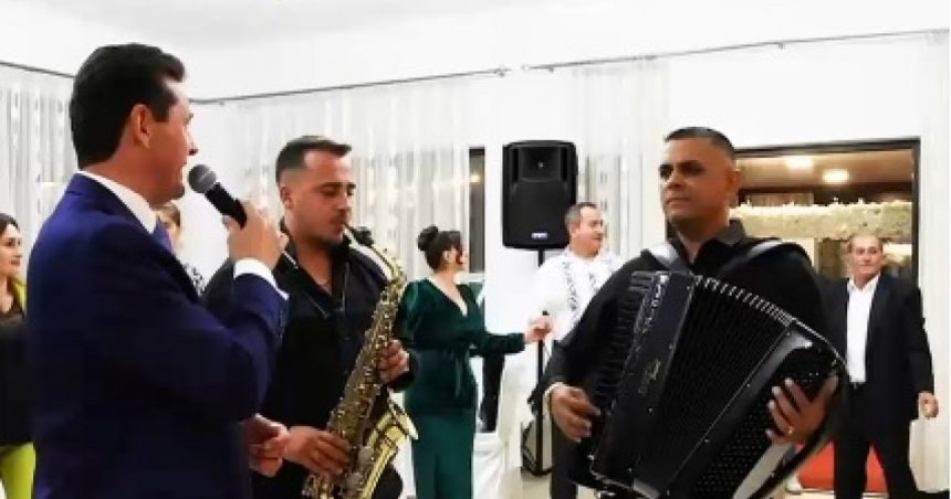 Primarul lăutar din Mehedinți care își completează veniturile din cântări la nunți, botezuri și spectacole. Ce prevede legea 1 video primarul lautar din mehedinti care isi rotunjeste veniturile din cantari la nunti botezuri si spectacole ce spune legea 673640fb73337