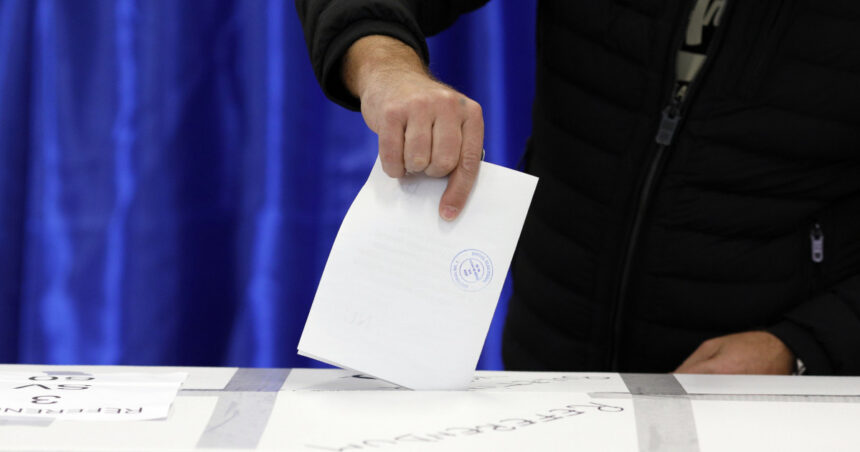 Profesor de Științe Politice: Renumărarea voturilor de către BEC va fi mult mai precară. Decizia CCR asigură că vor apărea erori mari. 1 video profesor de stiinte politice renumararea voturilor de catre bec va fi mult mai precara decizia ccr asigura ca vom avea erori mari 674980b998e52