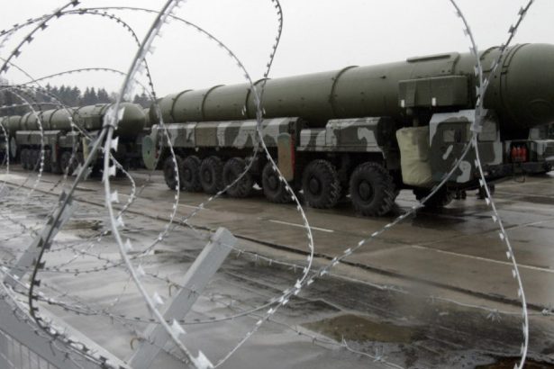 video putin a fost aproape sa foloseasca bomba nucleara langa romania dezvaluirea intr o carte despre cariera unui premier britanic 6734a07fd4a61