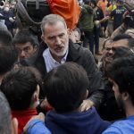 video regele felipe al vi lea se va reintoarce in valencia regiune lovita de inundatii dupa ce lumea l a huiduit si a aruncat cu noroi 67345a3020828