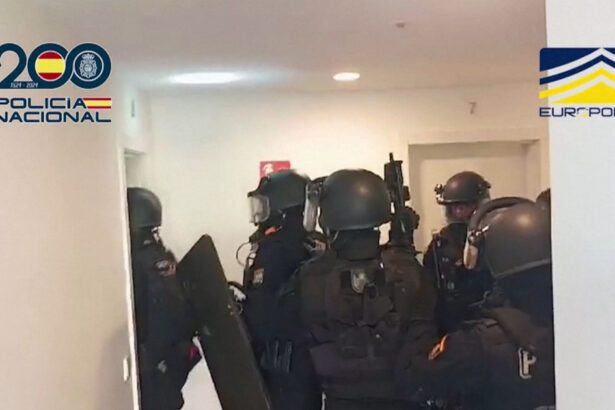 video retea de asasini minori descoperita in spania un cuplu suedez si fiul lor au fost arestati cum erau racolati minorii pentru a ucide 673f5bfe0782d